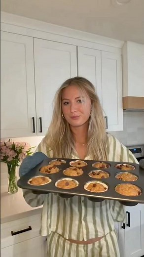 easy peanut butter banana muffins 🍌🥜🍫 #holisticnutrition #mealinspo