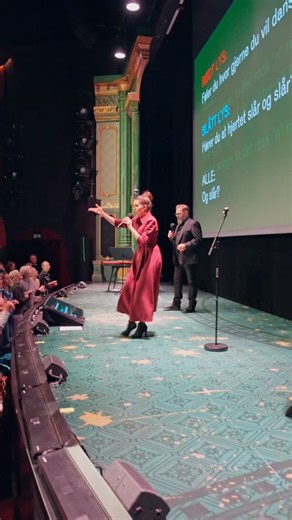 Nye Hjorten Teater on Instagram: "Nå blir det allsang igjen!🎶🎤🥳 Den aller første allsangen på Nye Hjorten Teater ble en kjempesuksess. Stinn brakke og topp stemning fra start til mål. Runde to skal også bli en skikkelig fest av en allsangseanse – perfekt som kickstart på 2026! 🎆🎉 Heller ikke denne gangen kreves forkunnskaper eller erfaring – kun ren og skjær sangglede. Kom og syng av hjertens lyst! Julie Dahle Aagård og Klaus Sonstad stiller som topp tente forsangere, pianist er som sist Ol