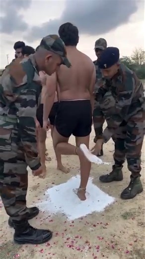 ¿Podrías pasar este extraño test militar? 😳 Descubre el secreto de la huella del pie #Militar