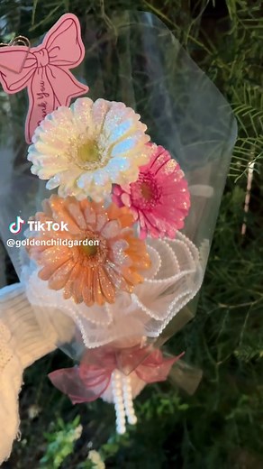 3本のガーベラの花言葉とキラキラ花束