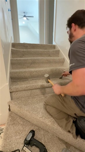 Correct way of wrapping stairs with carpet. #flooringinstallation #floorcovering #carpet