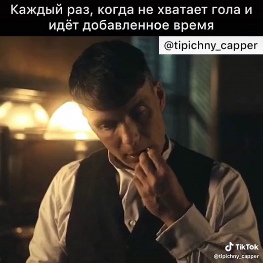 Elegant Cigarette Holder: Vintage Smoking Setup