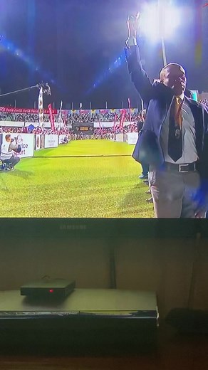 17K views · 142 reactions | The strangest ComradesMarathon 12 hour cut off we have ever seen, not a runner in sight? #weird #comradesmarathon | Modern Athlete Magazine | Facebook