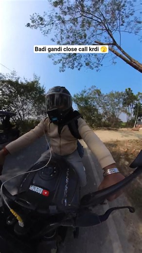 Badi gandi close call hai bhai 🤣 #ridewithpv #shortsviral #motovlog #gopro #shortvideos #viralvideos