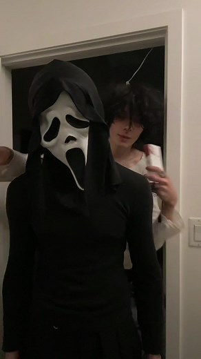 Billy and Stu Ghostface Halloween Costume | @jhuxhold