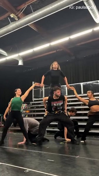 Paula Abdul shares behind the scenes look at her performance on tour