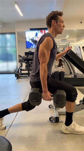 Ryan Seacrest on Instagram: "American Idol training update: Arms. Legs. Hair. Repeat. 6 days a week with @doddromero and VO2 Max. New #IDOL tonight!"