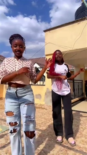 niko zangu zangu kwa bukla mirema😅😅😅 #dance #colloblue #dj #dancehall