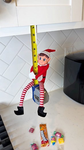 2.2M views · 6.2K reactions | Here’s a fun and easy Christmas Elf idea to bring more holiday joy to your home  Cute, quick and perfect for holiday mornings! #elfideas #christmaself #holidayfun #festivemagic #christmasvibes #easychristmashacks | Elen Lifehacks | Facebook