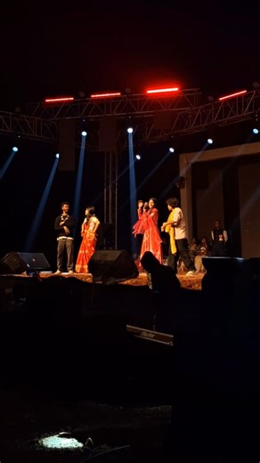 prerna usendi..!!💙🫶🏻💗 छत्तीसगढ़ीन ✨ जे हर रखे तीर कमान...🌿✨ on Instagram: "🤩😎full on babudabwna ki public #cgsong"