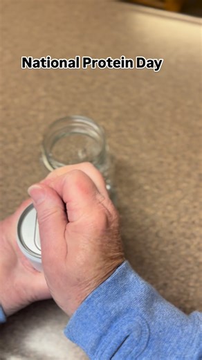 40g of high quality protein in a great tasting drink. Almost all of us don’t get enough protein in our day. This is one way I bump mine up when I need to. How much do you get? We usually underestimate our calories and sugar and overestimate our protein. Want my free protein tracker? Comment PROTEIN and I will send to you!! #nationalproteinday #proteintracker proteintoloseweight | Danna MacGregor Murfitt