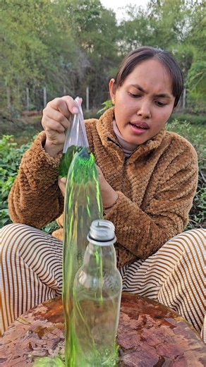 Mom skills show how to save water in forest #survival #outdoors #camping #lifehack #bushcraft