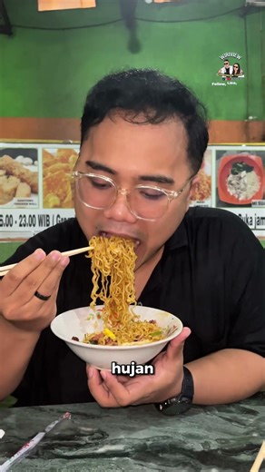 INDOMIE GORENG TAPI DI GORENG LAGI? #indomie #indomiegoreng #wiriview #kulinerjakarta #indomiehack