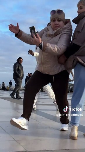 Michael Jackson Moonwalk Tutorial: Easy Dance Steps for Beginners