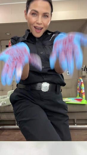 Dancing with Style: Jenna Dewan's Vogue Performance with Gloves