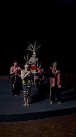 Explore the Ngajat Tampi Dance: Traditions and Moves