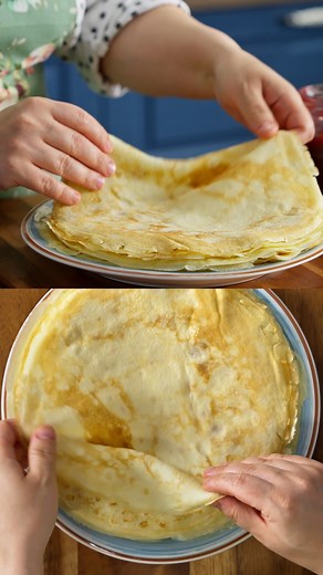 Cauti o reteta rapida si sigura de clatite? 🥞 Aceste clatite pufoase fara cantar sunt perfecte! Ai nevoie doar de 3 pahare ca sa masori ingredientele, iar rezultatul este uimitor, clatite moi, aromate si absolut delicioase. Le poti servi la micul dejun, ca desert sau ca o gustare dulce pentru intreaga familie. Sunt simple, rapide si nu ai cum sa dai gres cu ele! 😍 #Clatite #ClatitePufoase #ClatiteFaraCantar #ReteteSimple #ReteteRapide | JamilaCuisine
