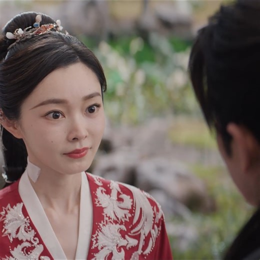 13K views · 267 reactions | He fell in love with Cinderella at first sight when she saved him. 他对救了自己的灰姑娘一见钟情 Drama：Shadow Love 珞Welcome to click and watch‍♂ #与晋长安 #ShadowLove #Chinesedrama #hotdrama | 怦怦甜剧营 | Facebook