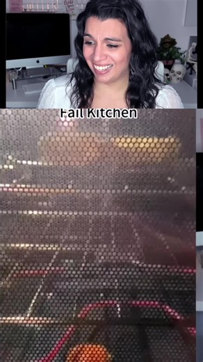 These Kitchen Disasters Broke My Brain! These kitchen disasters are so ridiculous, chaotic, and downright unbelievable that my brain cannot process what I’m watching. From people burning food they JUST put on the stove, to blenders exploding, to pans launching off the counter, to “simple” recipes turning into complete war zones — these clips prove the kitchen is a danger zone for some folks. Every fail gets worse, every moment gets funnier, and every disaster feels like it shouldn’t even be poss