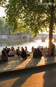 3.9K views · 17 reactions | Alors que les Français entrent dans la phase 2 du déconfinement, les autorités continuent d'insister sur l'importance des gestes barrières pour éviter une seconde vague. Découvrez ce qui explique cette sortie progressive de crise. ⤵ | Doctissimo | Facebook