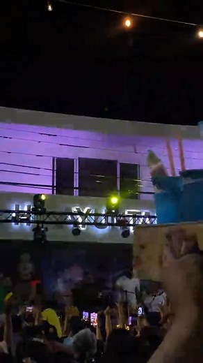 852K views · 14K reactions | No sirve pa nada Carlos Loret de Mola | HolachiotTabs | Facebook