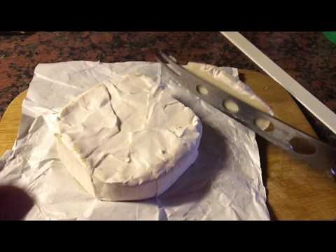 How to cut Camembert with a cheese knife DIY