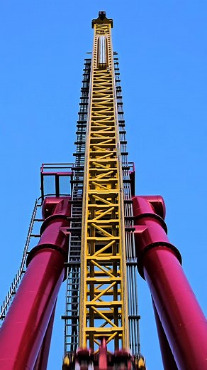 Impulse Coaster! The Flash Vertical Velocity! Ready to ride at Six Flags Great America? #thrilling #airtime #fun #rollercoaster #TheFlash #intamincoaster #dccomics | Coaster Crew