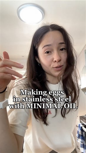 How to cook eggs with MINIMAL oil in stainless steel