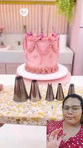 345K views · 4.5K reactions | Tutorial de como realizar un cake coquette, muy fácil el número de boquilla que se utiliza para cada decoración se muestra en el vídeo  | Dulce educación | Facebook