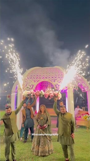 Bride Entrence #wedding #lahoreweddingphotography #weddingphotography #pakistaniwedding ❤️❤️💕💕💕