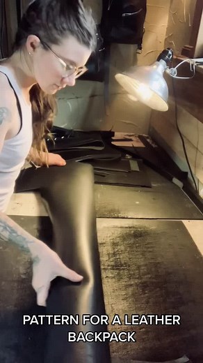 Making a Leather Backpack. Part 1. #leatherworking #leatherwork #leatherbag #handmade #diy #queermade #leatherbackpack