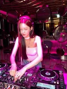 🔥 Stunning Female DJ Live Mix 2025 | Epic Club Vibes & Energy Drop 💃
