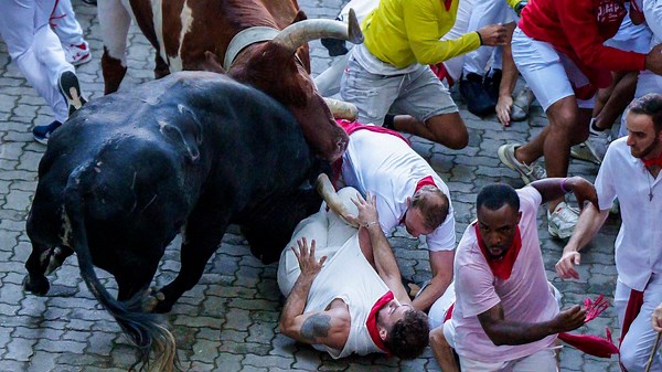 Vídeo de los mejores momentos del segundo encierro de San Fermín 2025, hoy 8 de julio