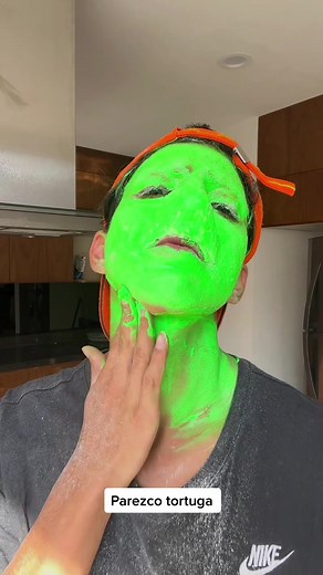 Cómo Hacer un Disfraz del Grinch con Papel y Pintura