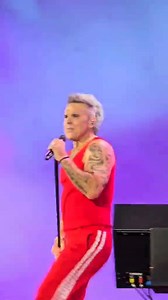 A small clip from TW Classic, sent to us by Christopher Coolen, thanks 😊 #robbiewilliams #britpop #TWClassic #robbiewilliamsappreciationpages | Robbie Williams Appreciation Pages