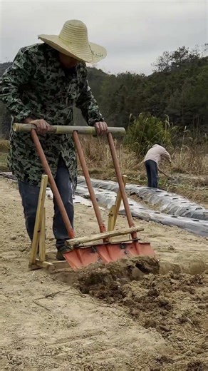 Rural Life Wisdom: Homemade Tool for Trenching, More Convenient Than Machines!