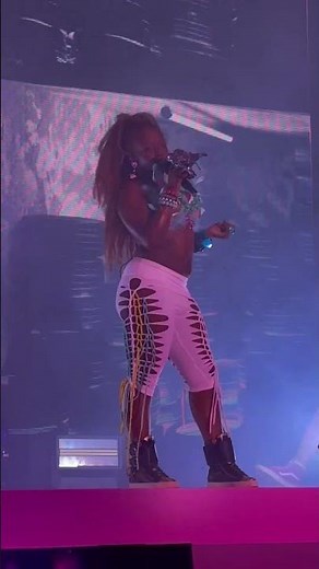 L’incroyable entrée de Théodora pour la première soirée du festival Europavox 🤩