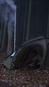 The wood stove was cold in the morning warm someone's body😌 Video@jojo___ken_______ #outdooradventures #cookingtime #woodsman #Camping #solocamping #camper #outdoorman #gear #gooutside #camplifestyle #snowcamping #gooutdoors #woods #outdoorcamping #hottent #pomoly | Pomoly Camping Bushcraft & Cooking