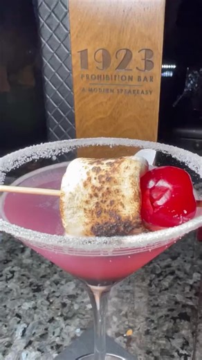 This New Orleans themed hidden speakeasy is a beautiful, lively hole in the wall, hidden in plain sight. On the south end of the Las Vegad Strip this is one of the only places where you can catch live music or bring your group without paying a cover charge or minimum spend agreement. The drinks are strong, unique, reasonably priced and themed for the season. Visit 1923 when you’re inside Mandalay Bay. #vegas #lasvegas #vegasstarfish #vegasspeakeasy #vegassecrets #vegasgems #mandalaybay #vegasstr