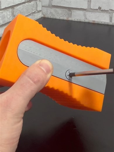 3D Printed Sharpener Pencil Holder 💥Clickable links to all models on my website💥 STL: https://makerworld.com/de/models/148075-sharpener-pencil-holder#profileId-161610 #3dprinting #3dprintingideas #3dprinted