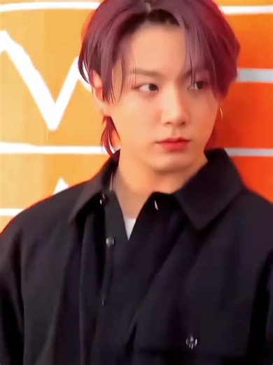 ❝রোমান্টিক চাচাতো ভাই❞ Part : 88 POV : বলে Yn জাংকুক কে সামাল দিতে এগিয়ে যাচ্ছিল, এদিকে জাংকুকও Ynর জন্যই অপেক্ষা করছিল। Yn রুমে আসতেই জাংকুক তাকে খাবলে ধরে দেয়ালে ঠেকালো, তারপর হঠাৎ চিৎকার করে Ynর দিকে অগ্নি চোখে তাকিয়ে বললো,, জাংকুক : কেনো এসেছিস আমার কাছে, বল কেনো এসেছিস? যা, তোর জিমিন এর কাছে যা। আজকের পর থেকে আমার কাছে একদম আসবি না। এই বলে জাংকুক Ynকে কিছু বলার সুযোগ না দিয়ে ওকে ঝারা দিয়ে পাশে থাকা সোফায় ফেলে দিলো, এতে Yn কিছুটা কুঁকড়ে উঠে জাংকুক এর দিকে ছলছল চাহনিতে তাকালো। জাংকুক হাত মুঠ 