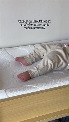 1.8K views | Worth every penny ✨ As the only FDA-cleared smart baby monitor of its kind, Dream Sock® uses the same pulse oximetry technology trusted by hospitals to track your baby’s pulse rate and oxygen so you can rest assured 懶 | Owlet | Facebook