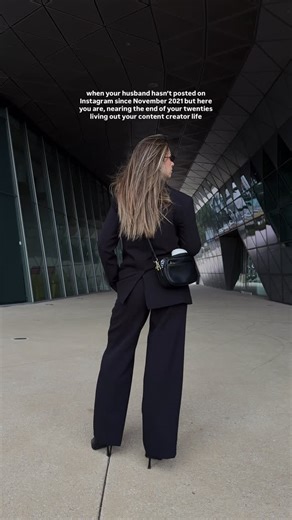 Mia Jess Hole-McKay | UGC Creator | Adelaide, Australia on Instagram: "yes he captured this for me, yes I taught him well 🤣 & yes he gets the best husband award, always 🥰🏆 #marriedcouple #ugccreator #husbandandwife #ugcaustralia #ugccommunity"