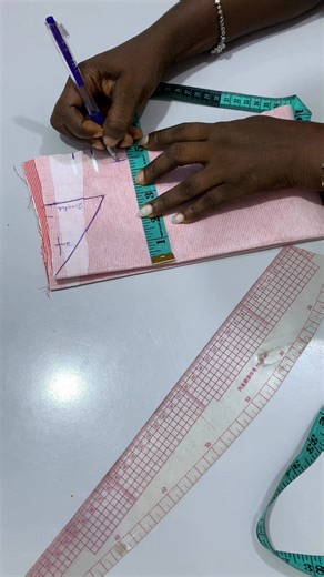 How to cut a double collar step by step tutorial beginner friendly #Tutorial #tailorsadvice #beginnertutorial #fashiontutor #stepbysteptutoria #LetsGrowTogether | Tella Nifemi