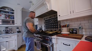 4.2K views · 32 reactions | It doesn't matter if your physique goals are weight gain or weight loss... Bodybuilding Meals are typically high in protein. In this video retired IFBB pro Evan Centopani shares how he can make the same meal fit into your meal plan no matter what your current goals are. | Muscle & Strength | Facebook