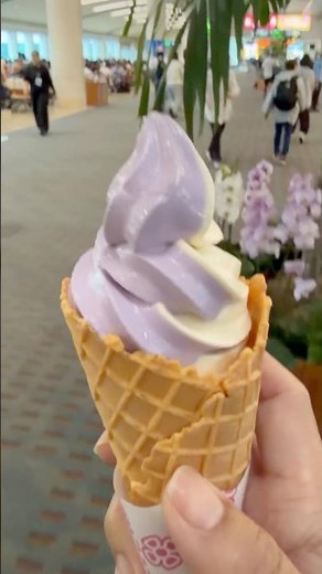 那覇空港でブルーシールアイス🍦紅芋ソフトクリーム #沖縄グルメ #スイーツ Blue Seal Ice Cream Okinawa Japan