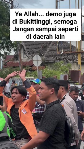 Demo boleh tapi tertib jangan sampai seperti daerah lain, telah terjadi penjarahan ke rumah2 para anggota DPR. Kami yakin...... adek2 mahasiswa di Sumatera Barat tidak akan berbuat seperti itu. | Surni Nova Wati