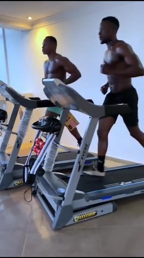 Boostez votre bien-être avec ce tapis de course multifonction, pliable et ultra intelligent ! 🧘‍♂️⚡ ✔️ Entraînement complet : cardio, renforcement, abdos et même massage pour une récupération parfaite. ✔️ Écran tactile Android dernière génération : interface simple, stats en direct et expérience connectée 📱📊. ✔️ Design compact et gain de place : idéal pour tous les intérieurs modernes. 🏠 Transformez votre maison en véritable espace forme & santé. 💥 Commandez maintenant et démarrez votre tra