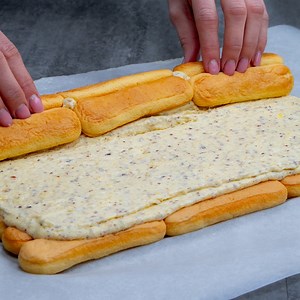 442K views · 2.8K reactions | Recette de Kinder Bueno Roulade! Un dessert à base de BOUDOIRS et SANS CUISSON! | Cookrate - France | Facebook