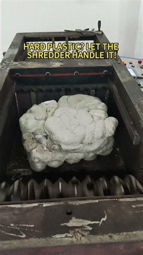 Single Shaft Shredder Crushing Large Plastic Sprues | High Torque & Alloy Blades